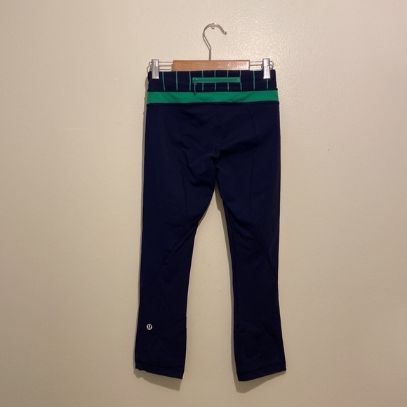 Lululemon navy leggings with back pocket. Size 2 - Picture 4 of 13